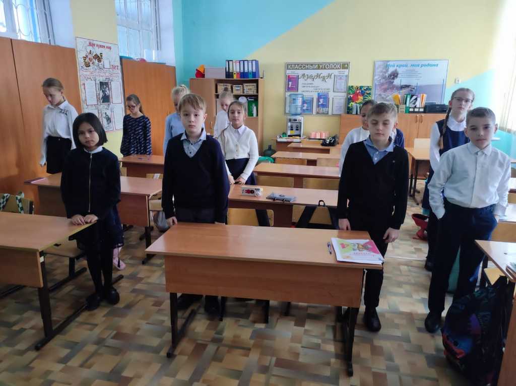 Патриотический час «Имя твоё – неизвестно, подвиг твой – бессмертен», посвящённый Дню Неизвестного  солдата