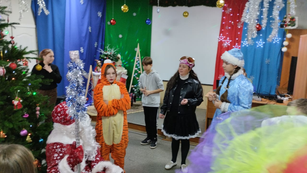 Праздничная программа «Здравствуй, праздник новогодний»