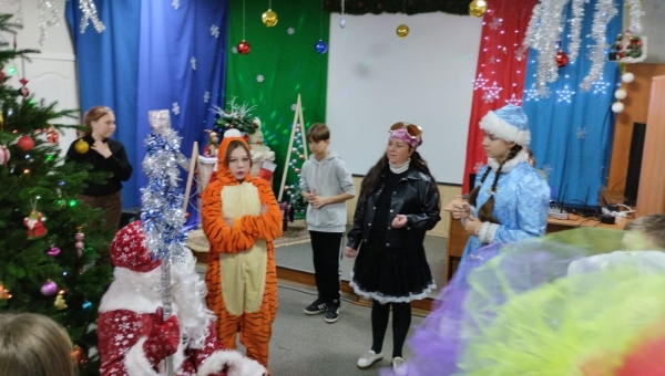 Праздничная программа «Здравствуй, праздник новогодний»