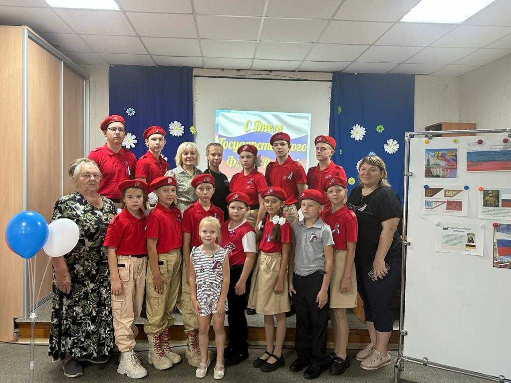 В культурно-досуговом центре прошло патриотическое мероприятие, посвященное Дню государственного флага Российской Федерации