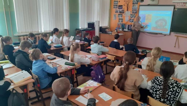 Мультимедийный час «Звёздный сын Земли» ко Дню космонавтики