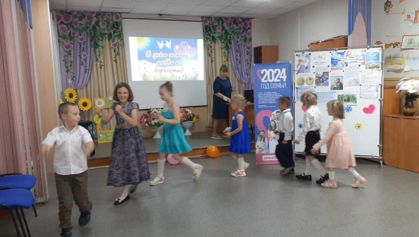 Праздничная программа «Семья – это то, что с тобою всегда»