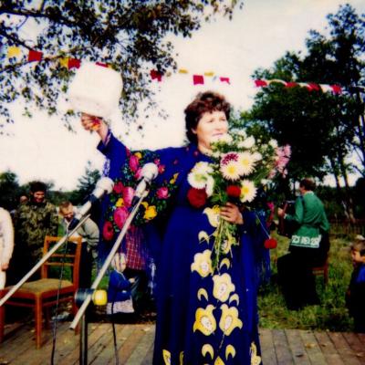 Булатова Л.И. участница программы Играй гармонь 2003